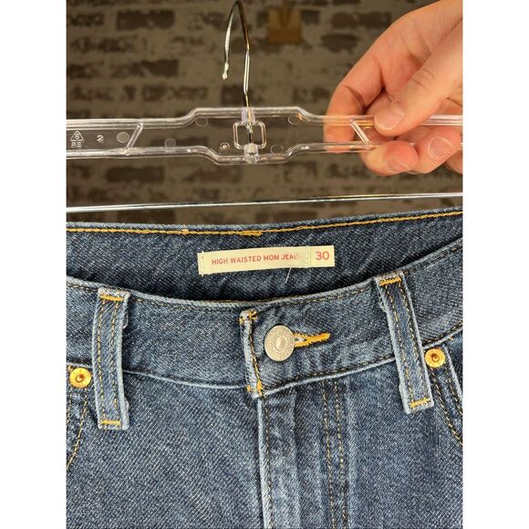 Levi’s | women high waisted mom jeans denim - Picture 2 of 8